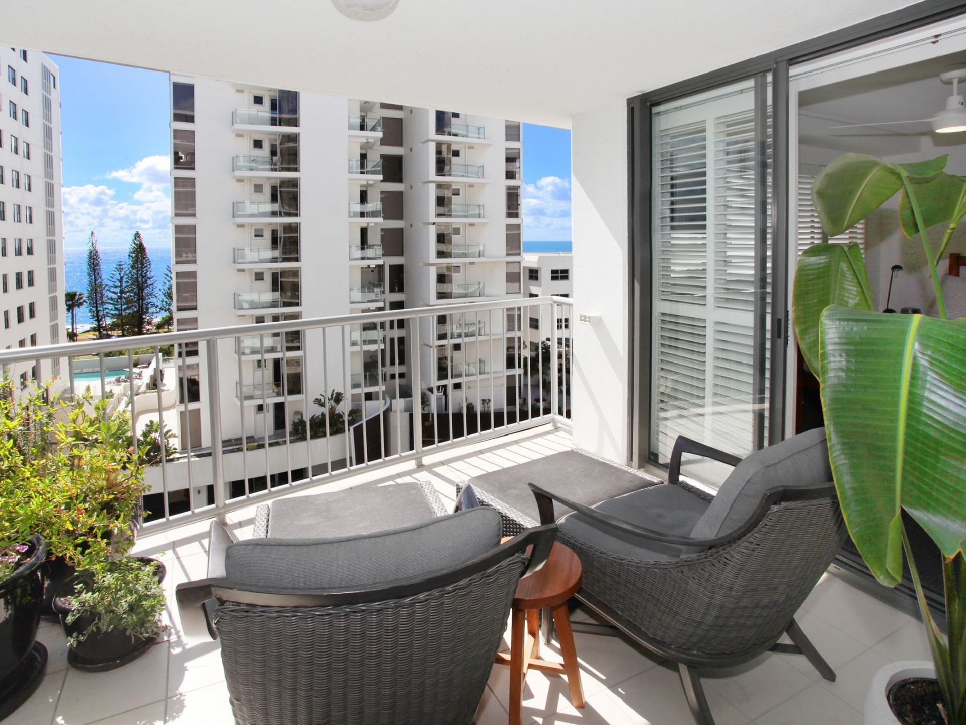 IMMACULATE 8TH LEVEL UNIT IN THE HEART OF MOOLOOLABA
